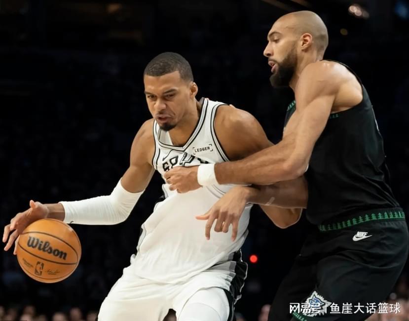 九游游戏中心-马刺2-1！爱德华兹无可奈何，文班35+15创三纪录，芬奇不满裁判
